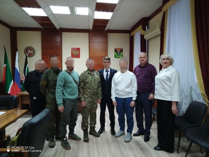 Лениногорскиның хәрби операциядән ялга кайткан хәрбиләре белән очрашу үтте
