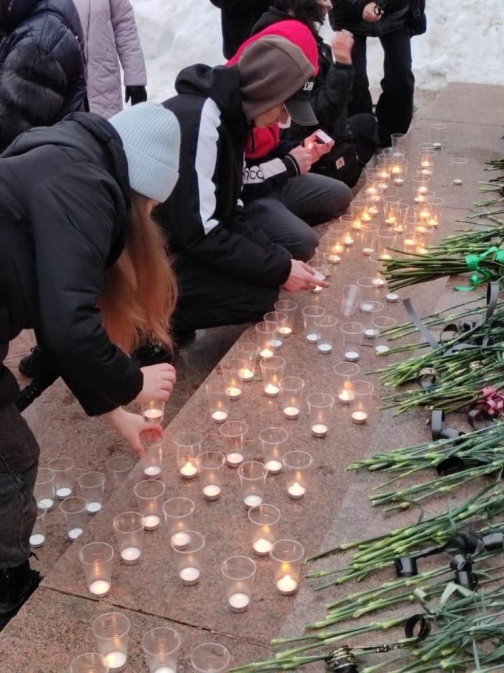 Лениногорскилылар Мәскәү өлкәсендә терактта һәлак булучылар истәлегенә шәмнәр кабызды