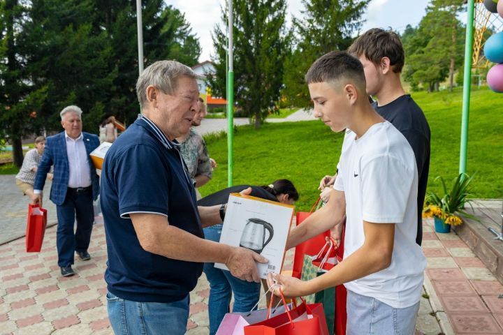 Выпускники Лениногорского детского дома вступили на порог взрослой жизни