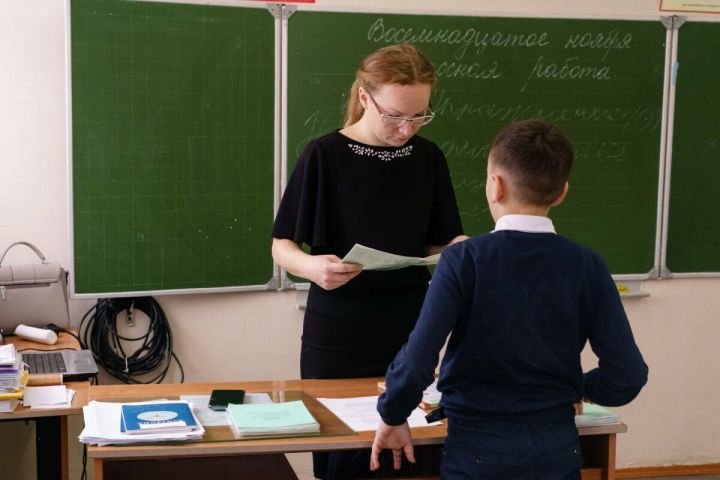 Россиянең атказанган укытучысы: Даими кабатлап тормасаң, мәктәп материалы тиз онытыла