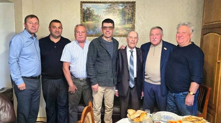 Лениногорскиның Мактаулы гражданины Василий Кузьмичев 90 яшьлеген билгеләп үтте