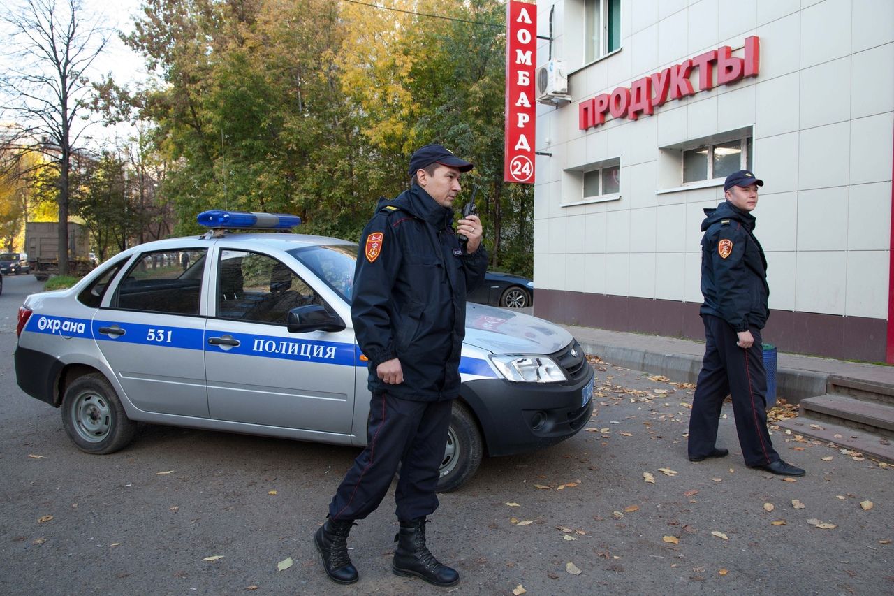 Охрана полицией. Вневедомственная охрана Альметьевск. Охрана квартиры полицией. Росгвардия Лениногорск. Полицейская машина Лениногорск.