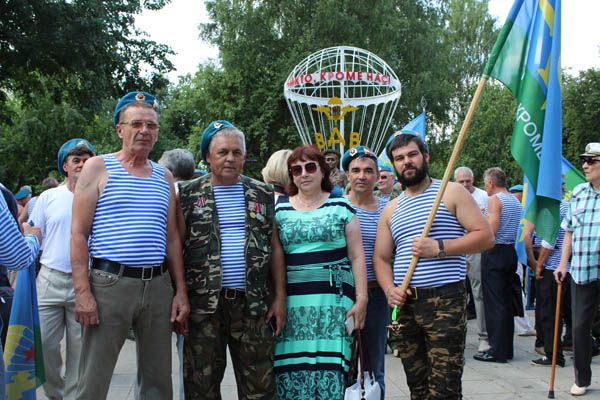 Лениногорскида десантчыларга багышланган һәйкәл куелды (ФОТОлар)