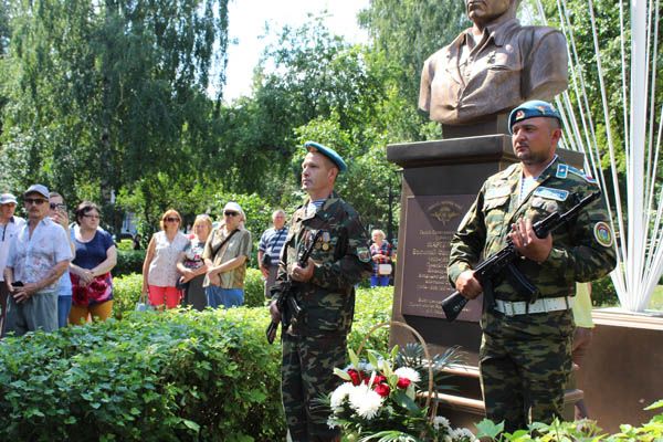 Лениногорскида десантчыларга багышланган һәйкәл куелды (ФОТОлар)