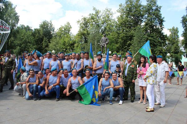 Лениногорскида десантчыларга багышланган һәйкәл куелды (ФОТОлар)