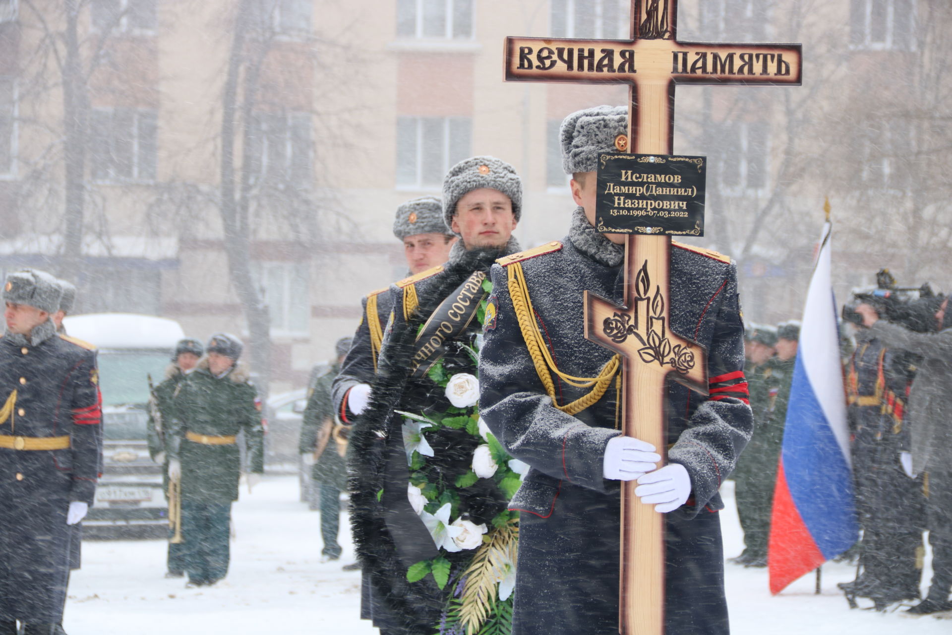 Много исламов. Дамир Исламов Лениногорск. Дамир Исламов герой. Исламов Дамир Назирович Лениногорск. Исламов Дамир Назирович герой России.