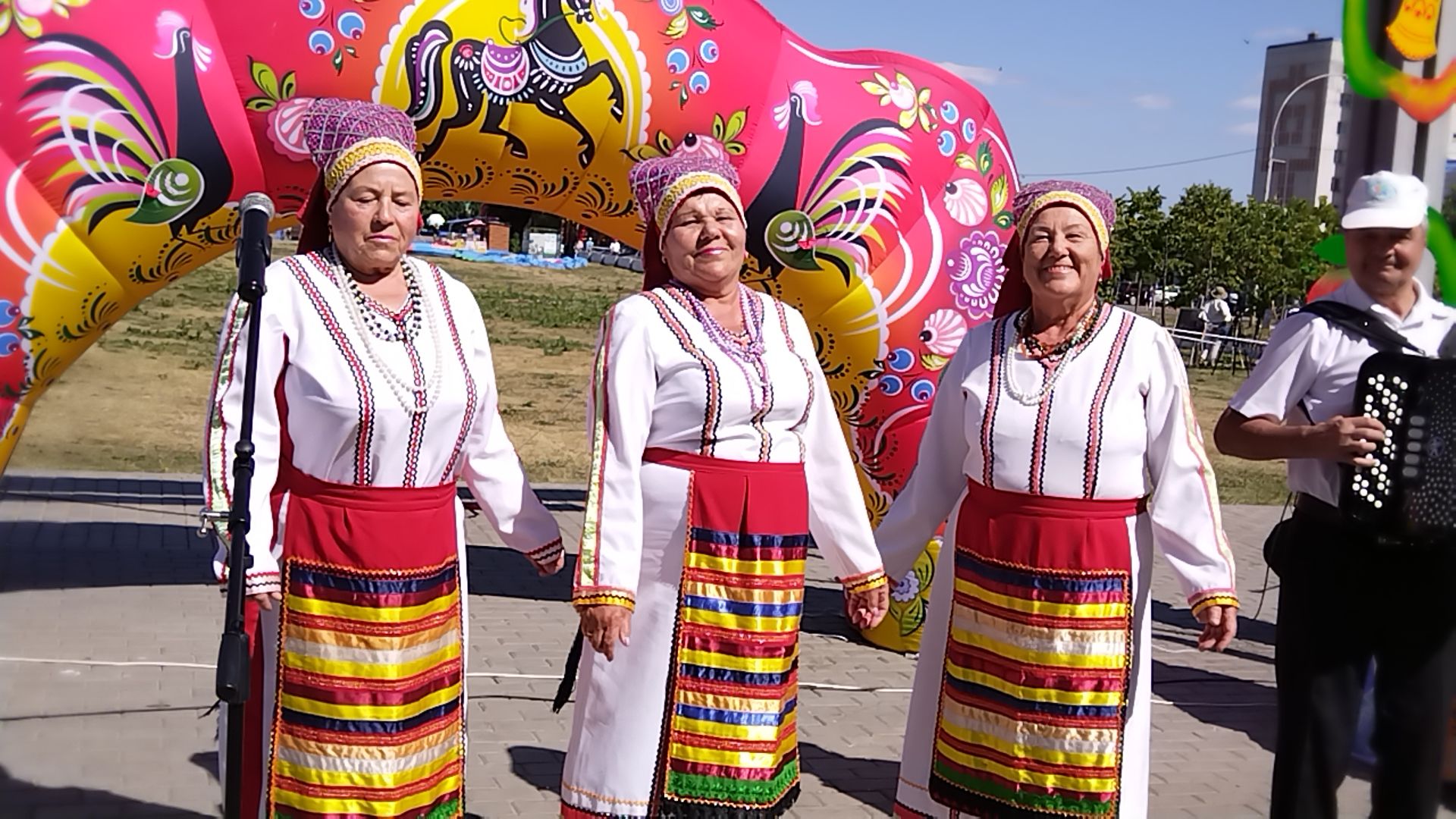 Лениногорскида Алма һәм бал Спасы ярминкәсе үтте (фоторепортаж)