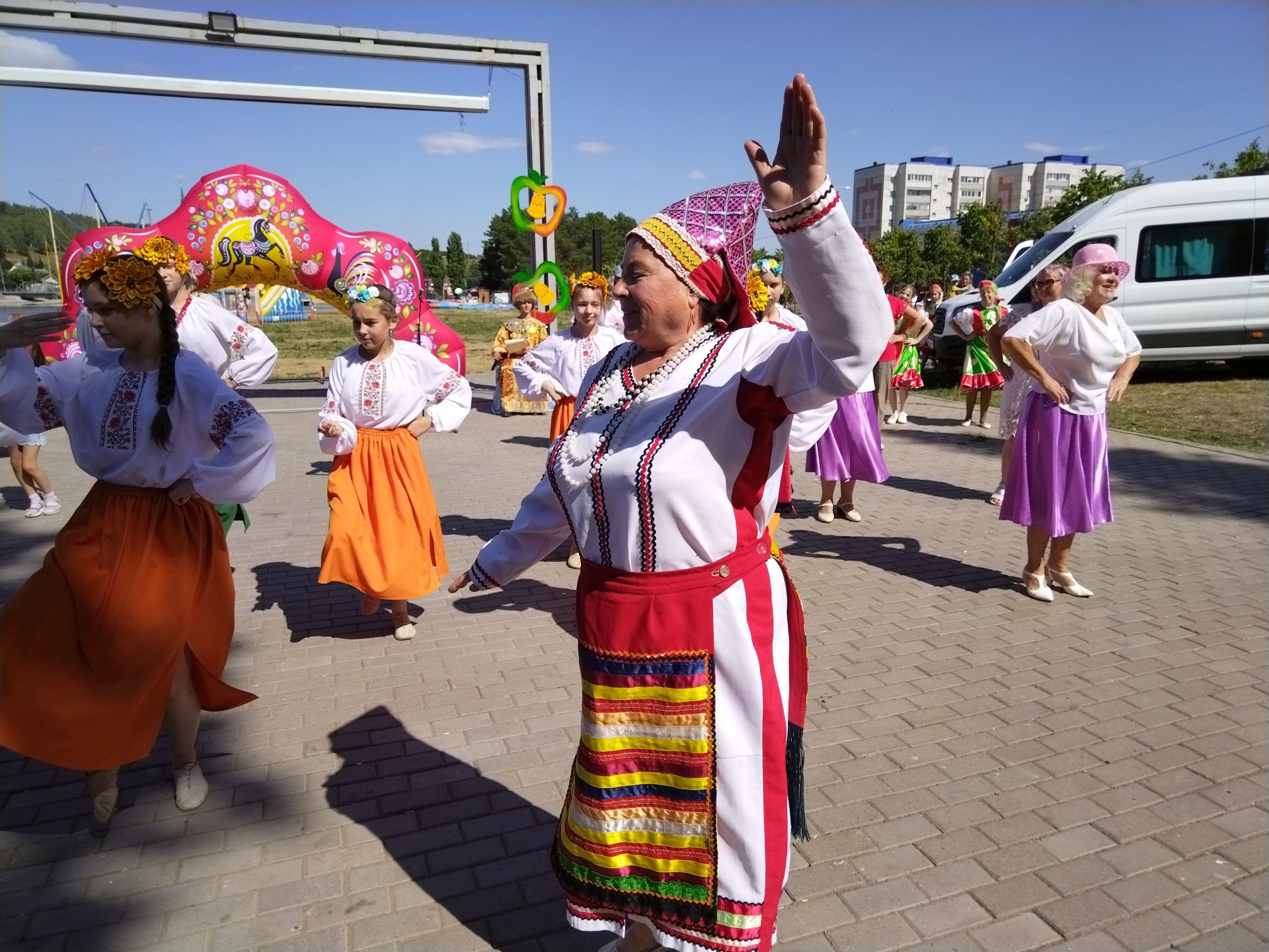 Лениногорскида Алма һәм бал Спасы ярминкәсе үтте (фоторепортаж)