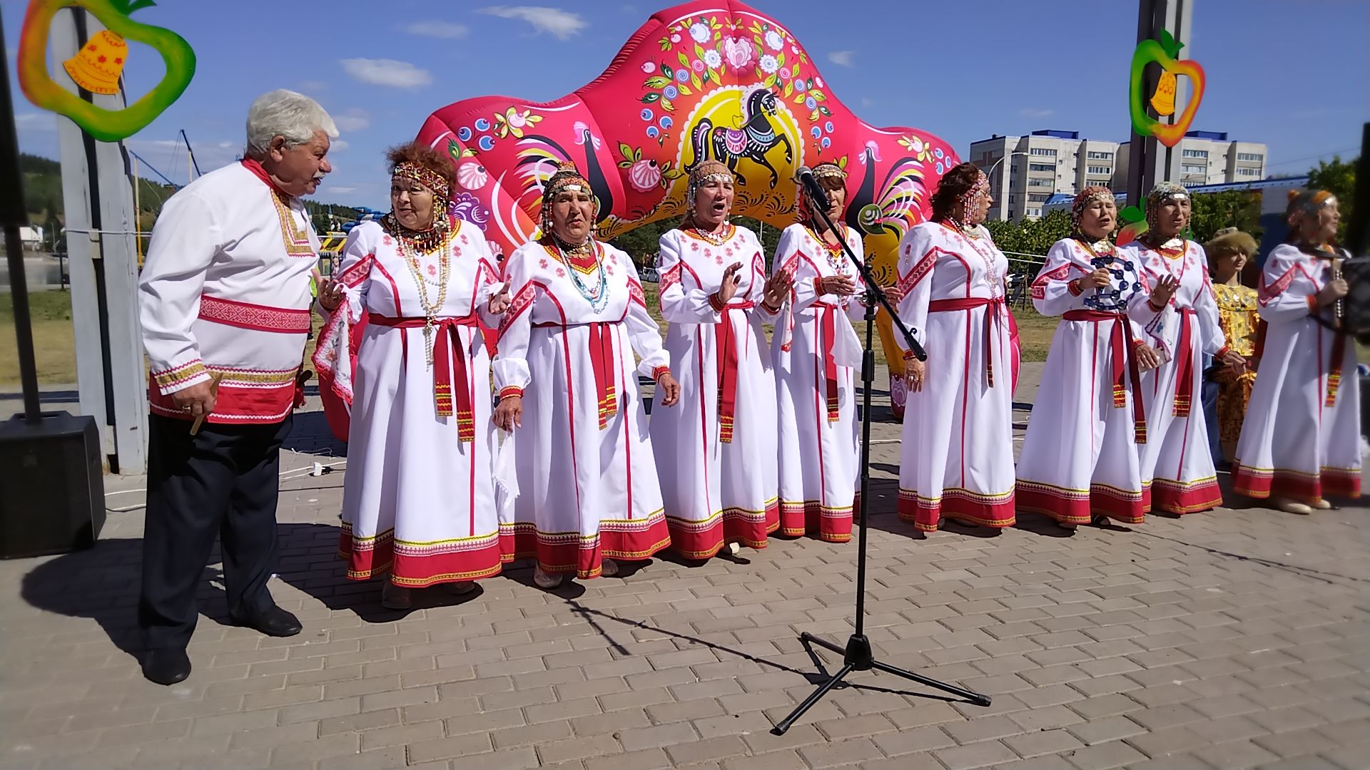 Лениногорскида Алма һәм бал Спасы ярминкәсе үтте (фоторепортаж)