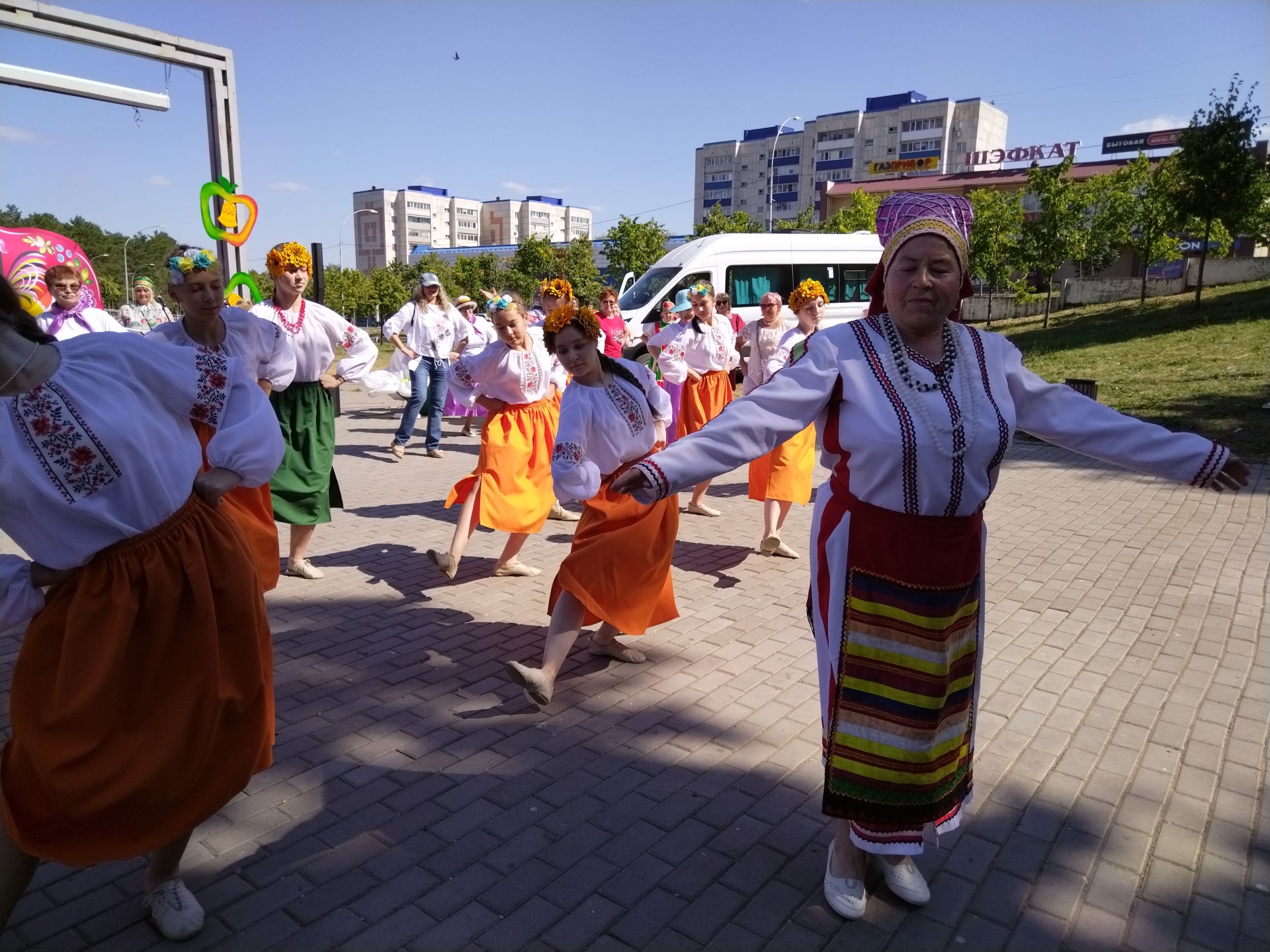 Лениногорскида Алма һәм бал Спасы ярминкәсе үтте (фоторепортаж)