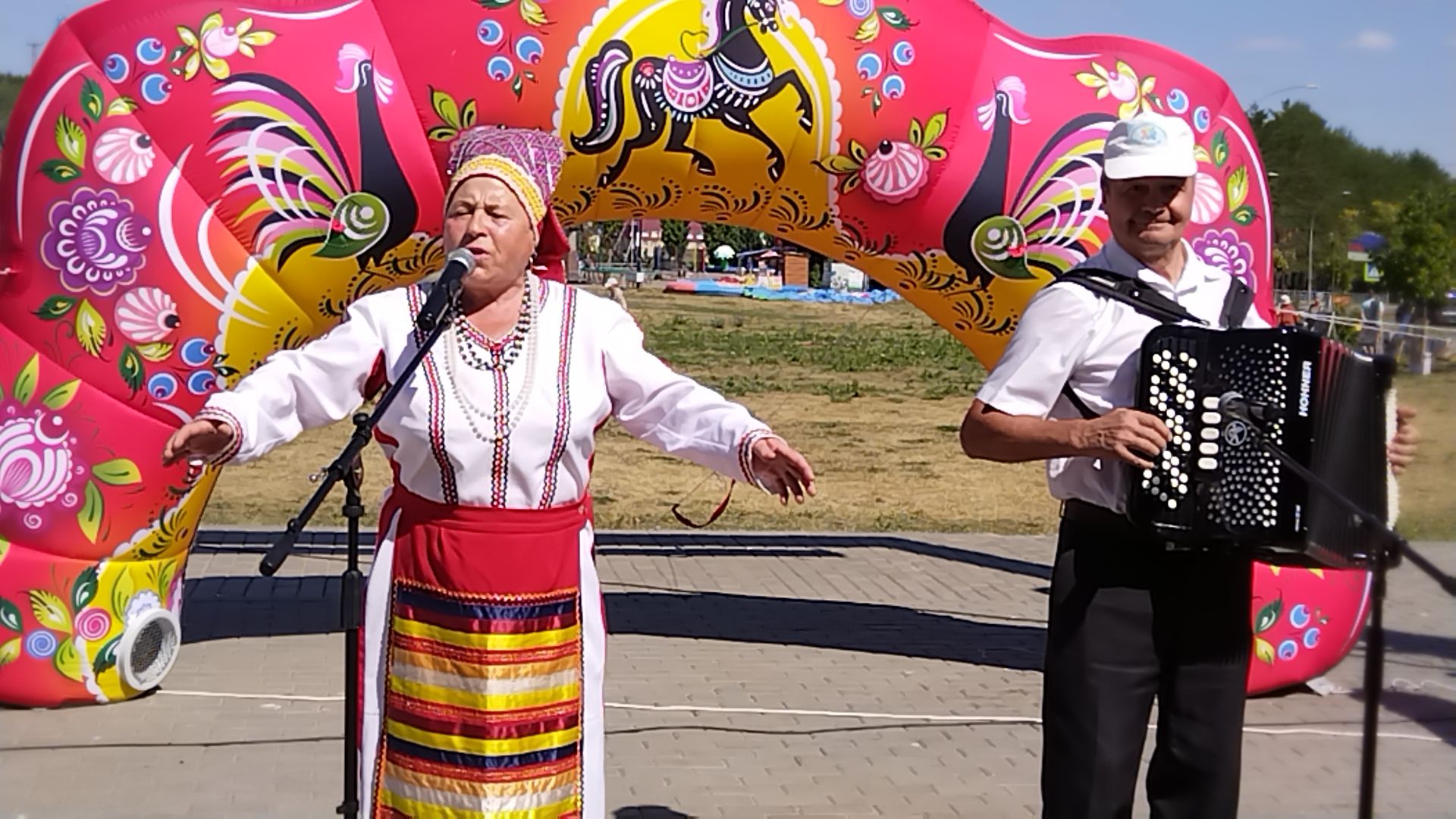 Лениногорскида Алма һәм бал Спасы ярминкәсе үтте (фоторепортаж)