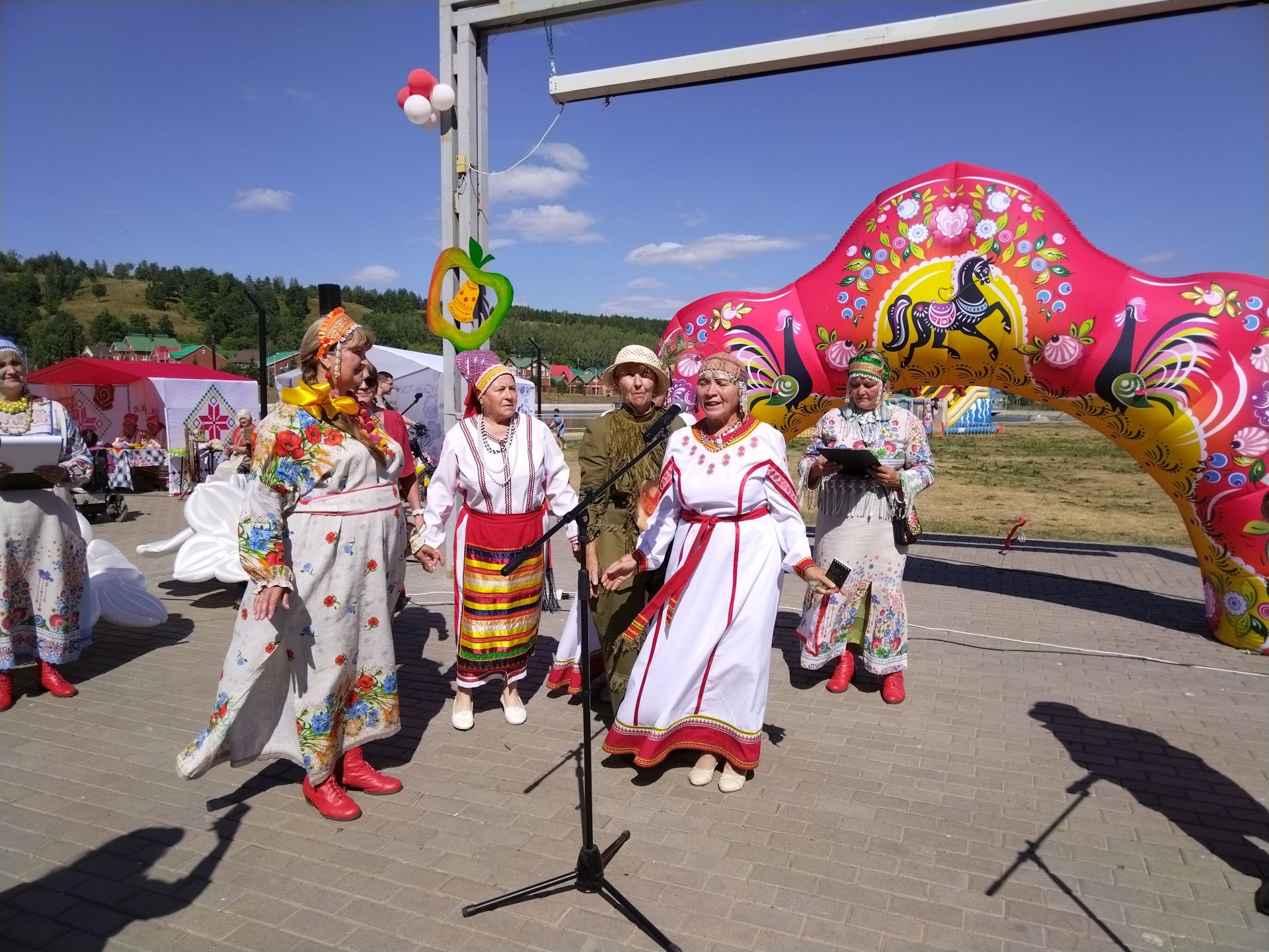 Лениногорскида Алма һәм бал Спасы ярминкәсе үтте (фоторепортаж)