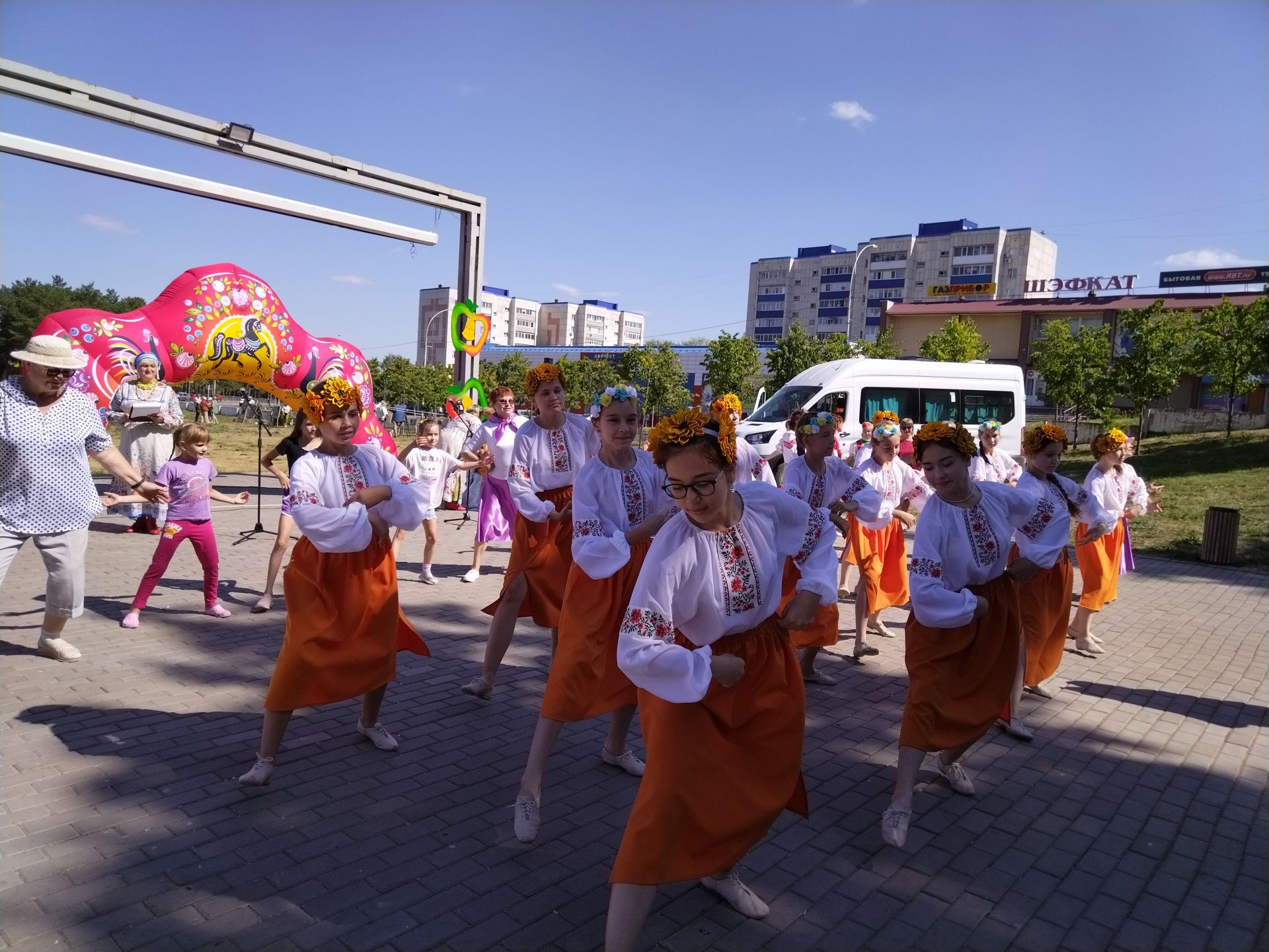 Лениногорскида Алма һәм бал Спасы ярминкәсе үтте (фоторепортаж)