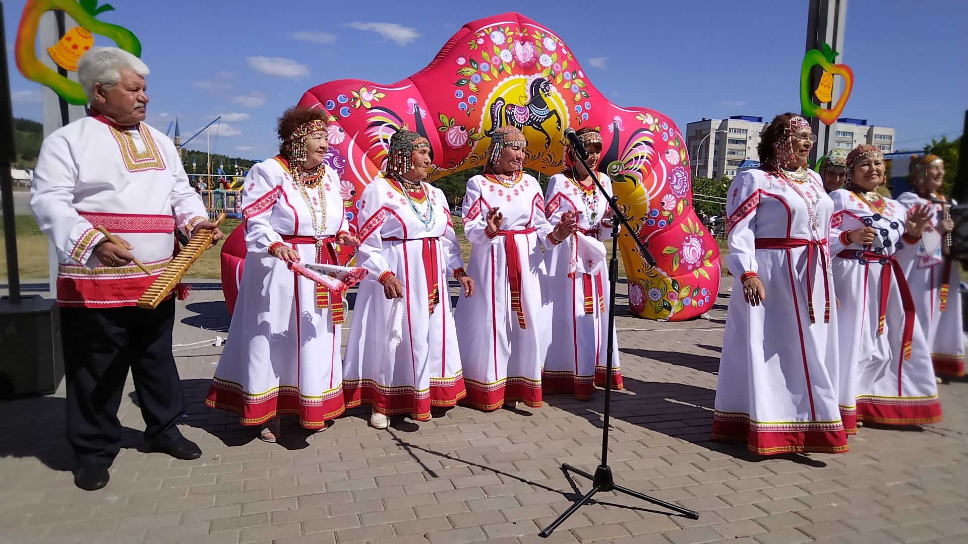 Лениногорскида Алма һәм бал Спасы ярминкәсе үтте (фоторепортаж)