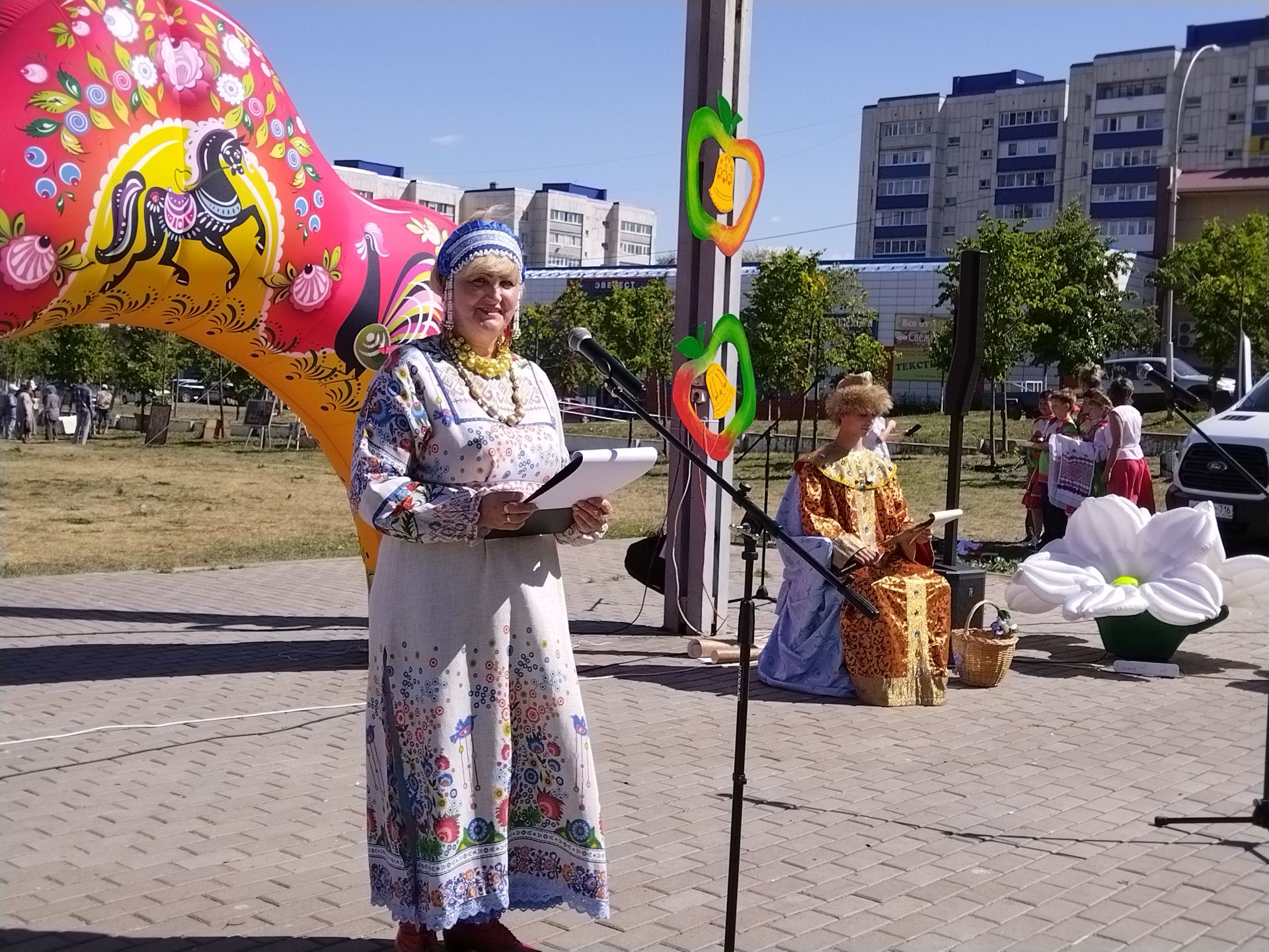 Лениногорскида Алма һәм бал Спасы ярминкәсе үтте (фоторепортаж)