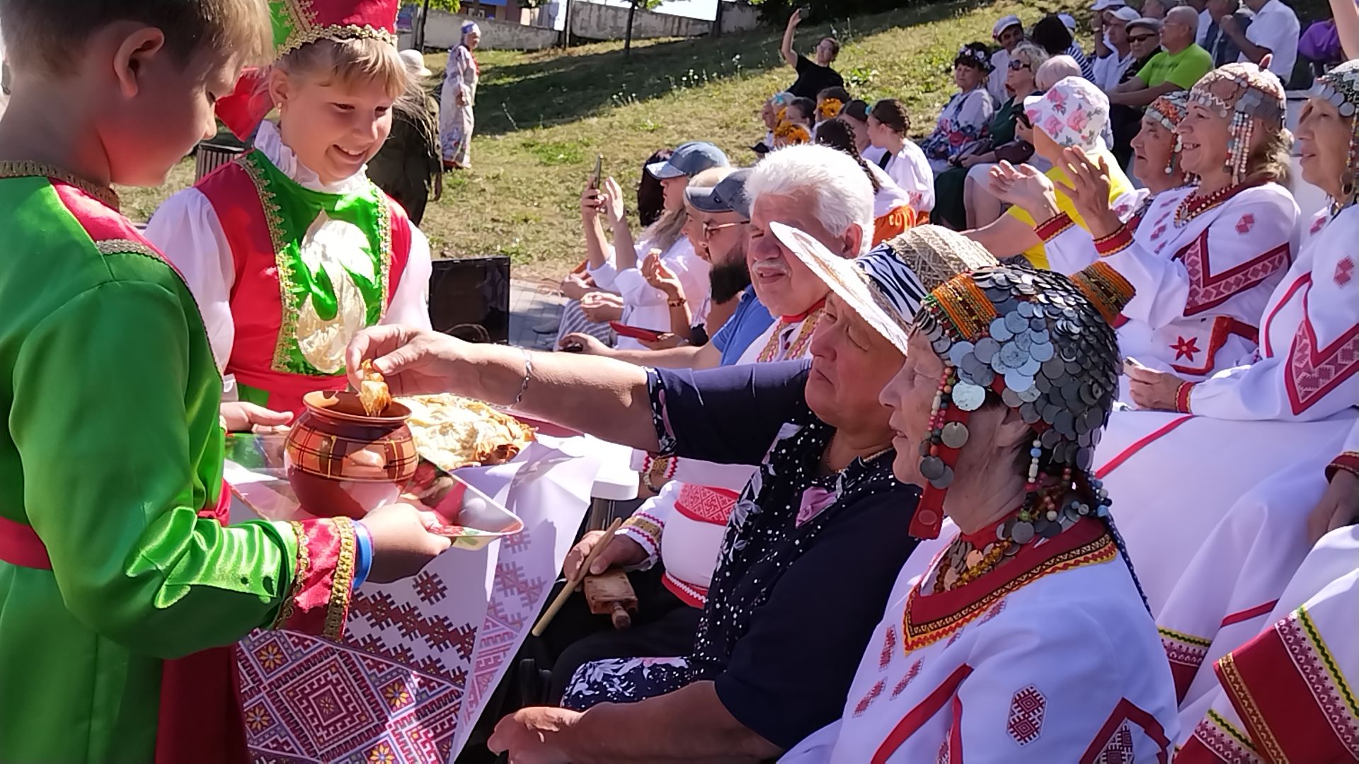 Лениногорскида Алма һәм бал Спасы ярминкәсе үтте (фоторепортаж)