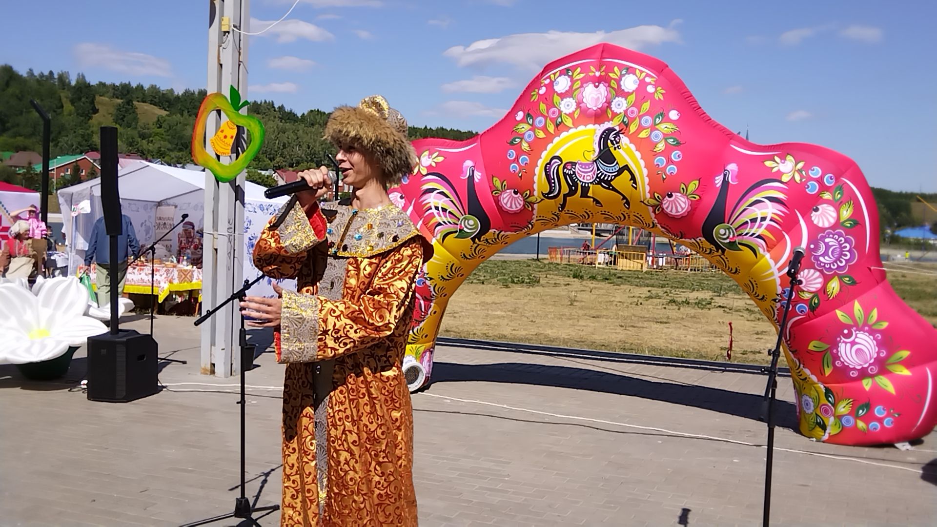 Лениногорскида Алма һәм бал Спасы ярминкәсе үтте (фоторепортаж)