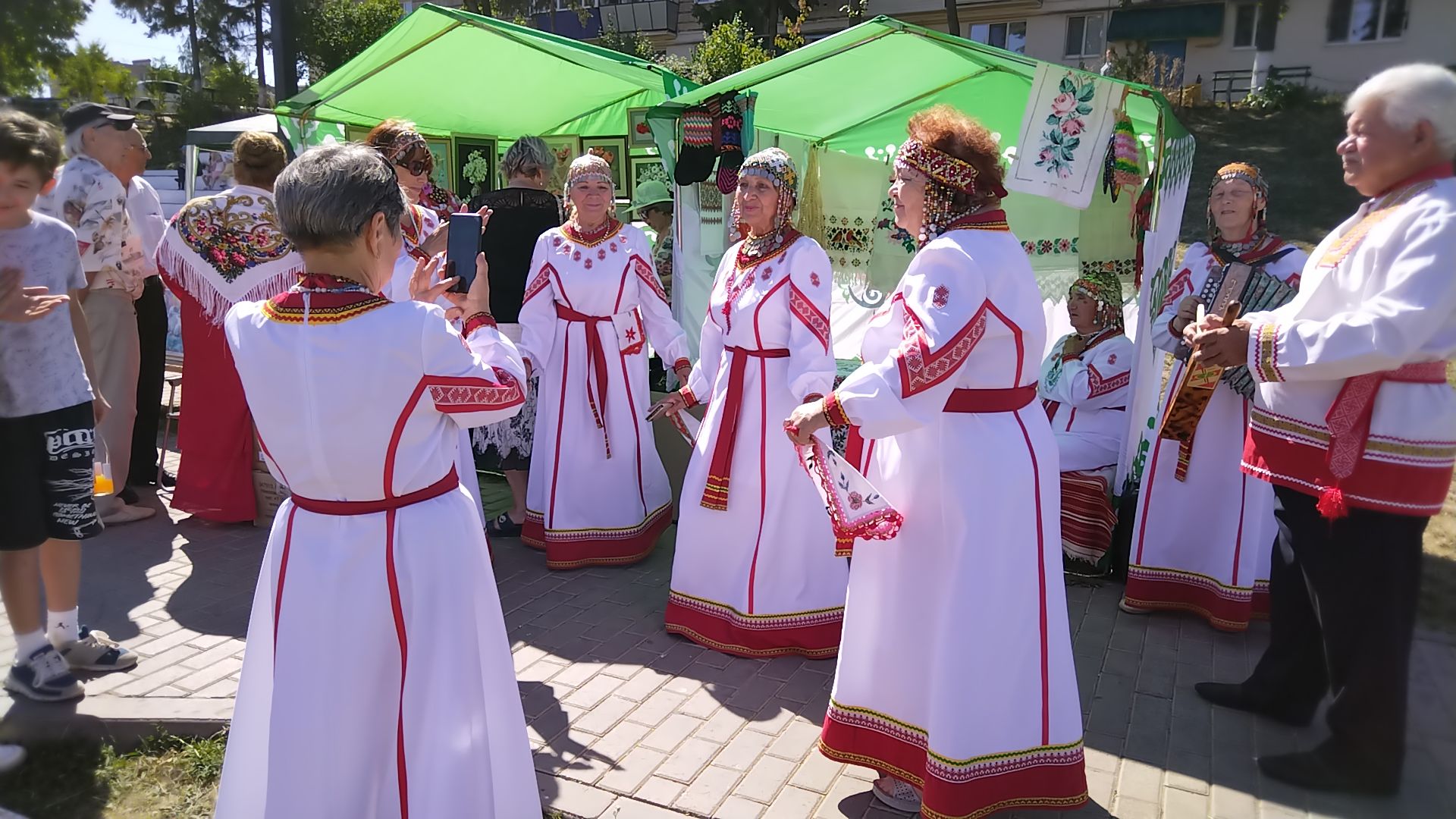 Лениногорскида Алма һәм бал Спасы ярминкәсе үтте (фоторепортаж)