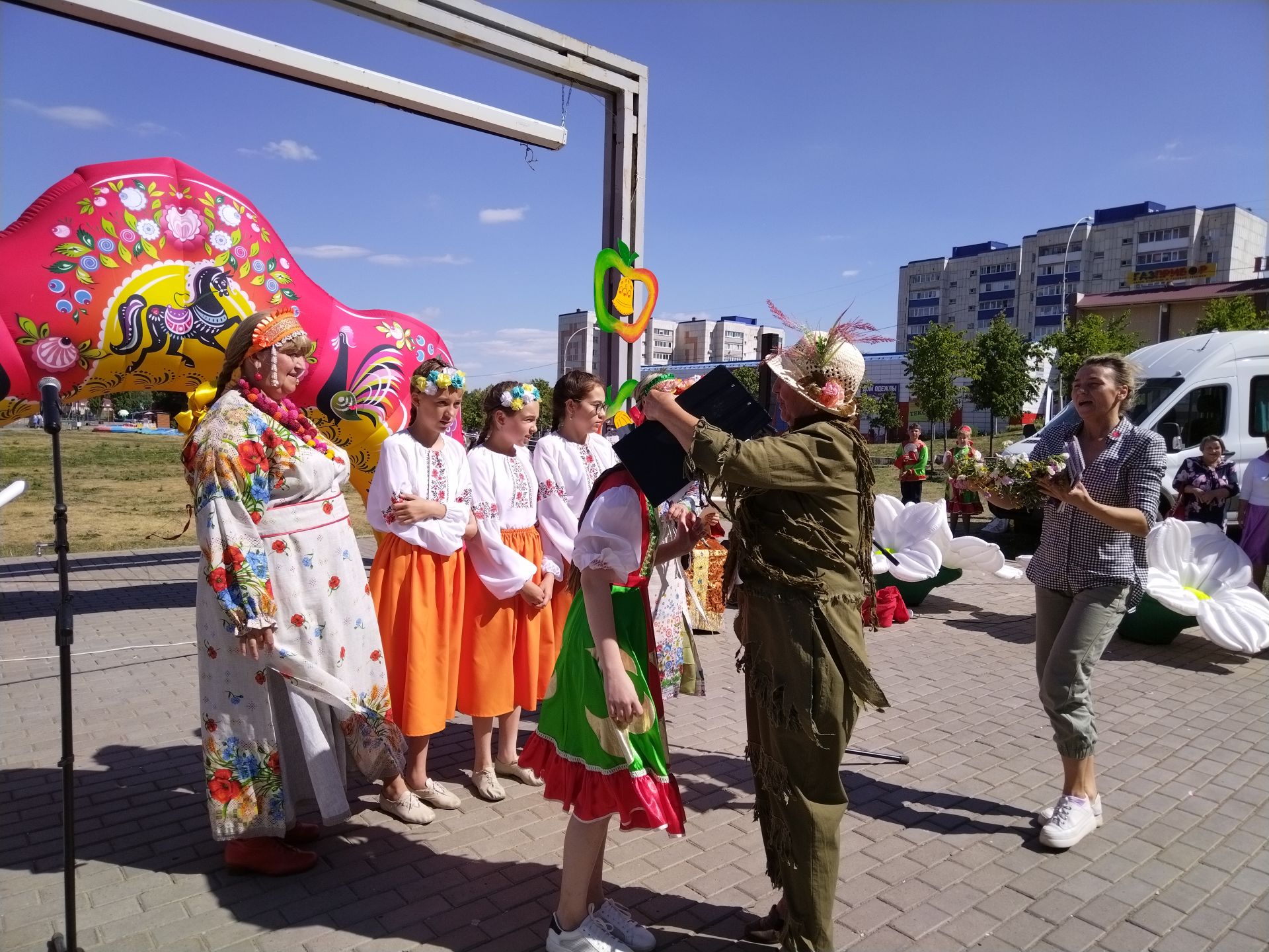 Лениногорскида Алма һәм бал Спасы ярминкәсе үтте (фоторепортаж)