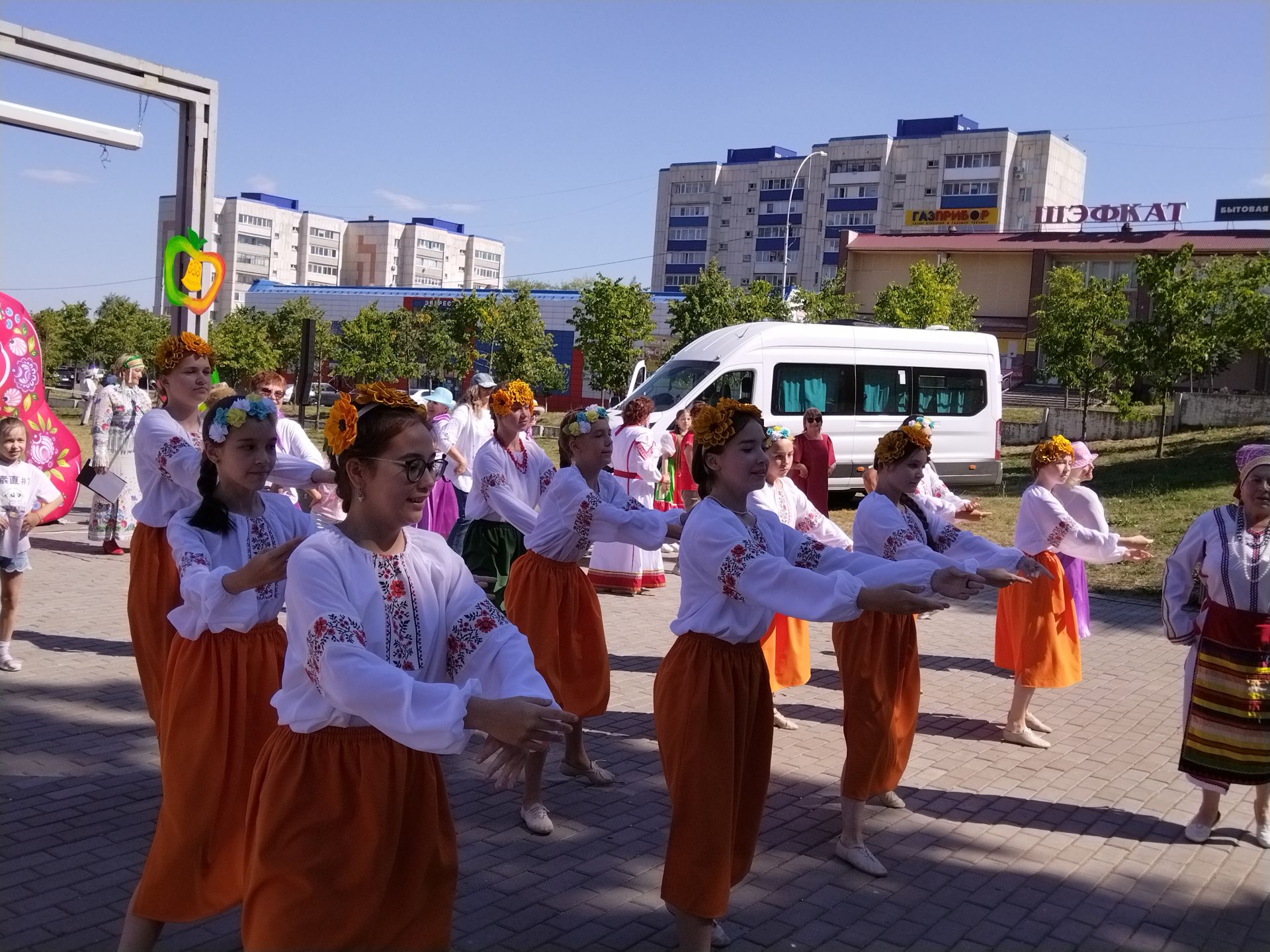 Лениногорскида Алма һәм бал Спасы ярминкәсе үтте (фоторепортаж)