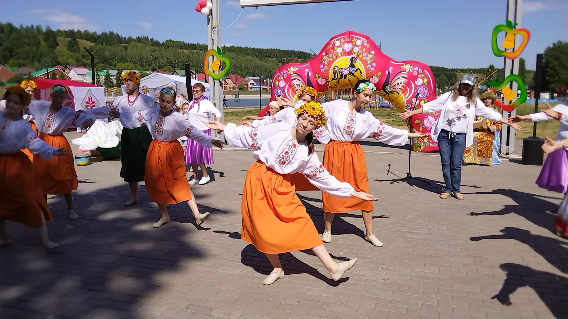 Лениногорскида Алма һәм бал Спасы ярминкәсе үтте (фоторепортаж)