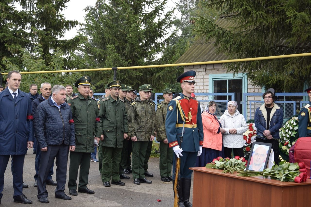 Лениногорск районында кече сержант Радик  Әхмәтзәки улы Мортазин белән хушлаштылар