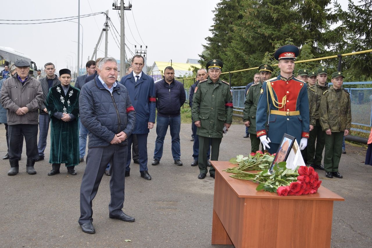 Лениногорск районында кече сержант Радик  Әхмәтзәки улы Мортазин белән хушлаштылар