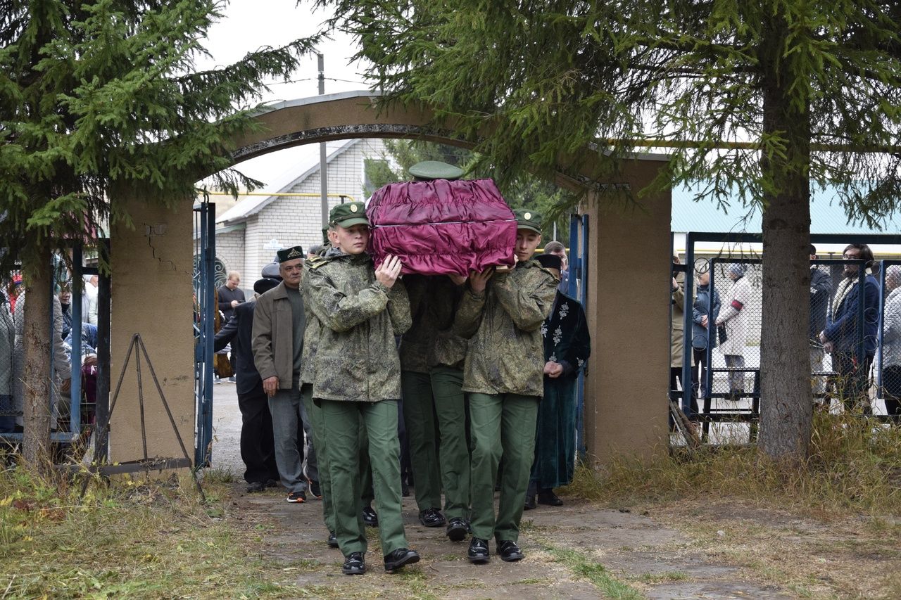 Лениногорск районында кече сержант Радик  Әхмәтзәки улы Мортазин белән хушлаштылар