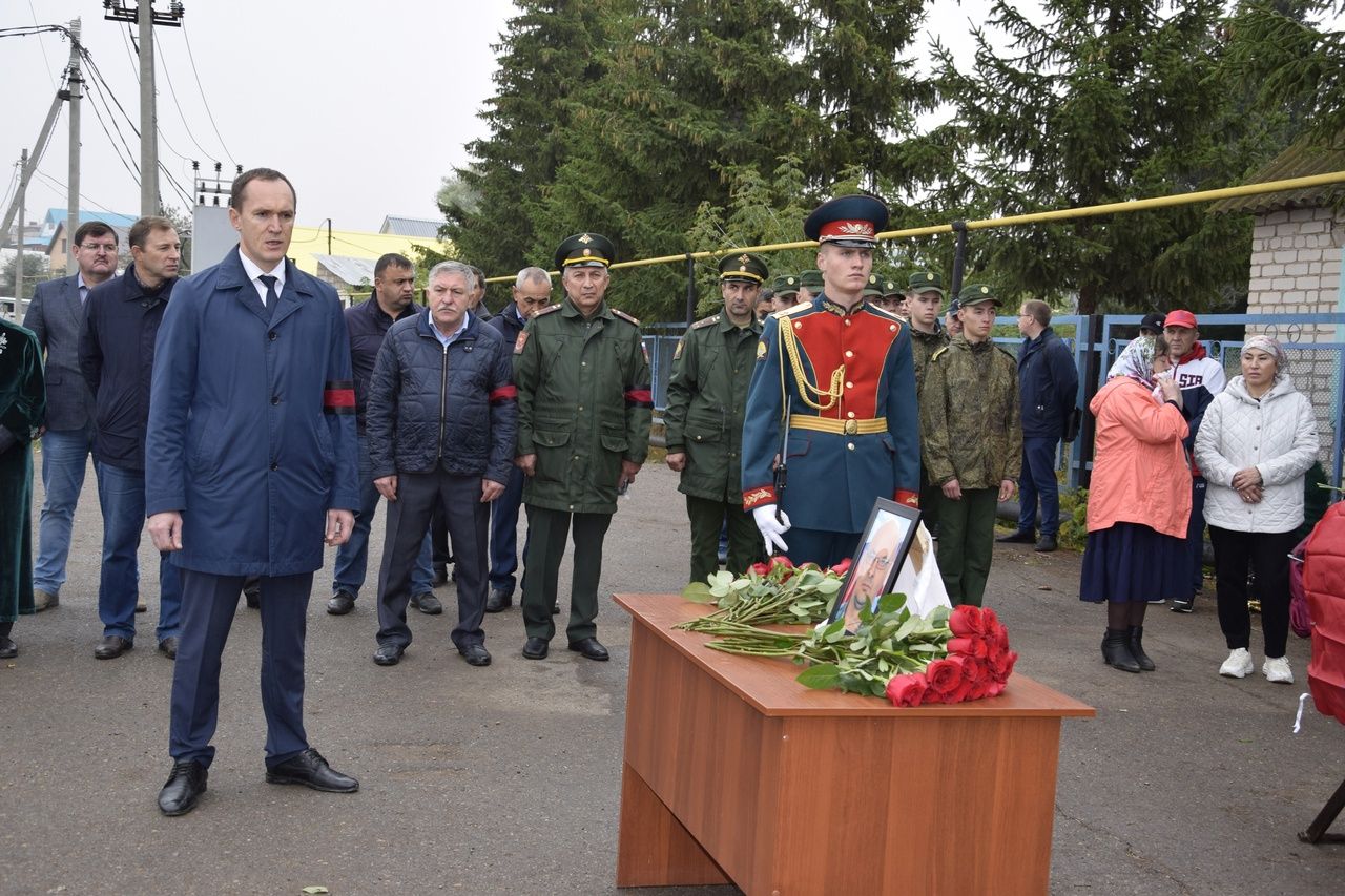 Лениногорск районында кече сержант Радик  Әхмәтзәки улы Мортазин белән хушлаштылар