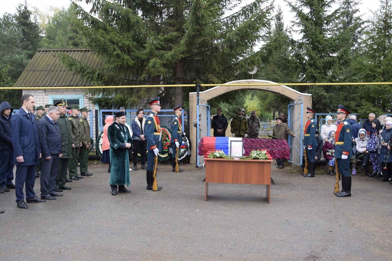 Лениногорск районында кече сержант Радик  Әхмәтзәки улы Мортазин белән хушлаштылар