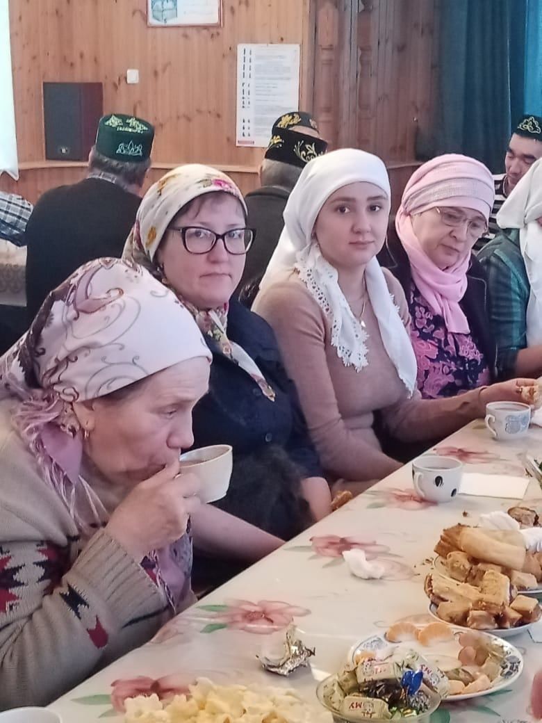 «Фаяз» мәчетендә махсус операциядә катнашучыларның әти-әниләре белән очрашу узды
