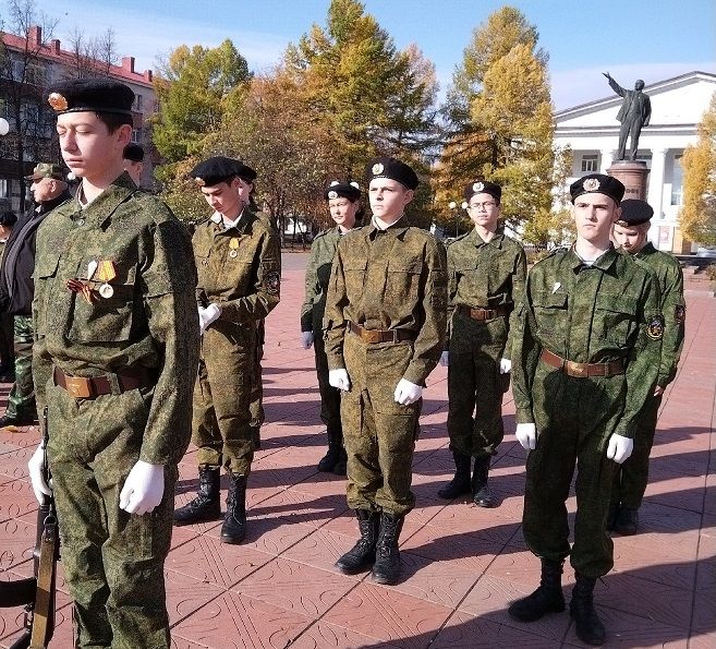 Лениногорскиның Үзәк мәйданында «Все СВОИ» марафоны уңаеннан акция үткәрелде (+фото һәм видео)