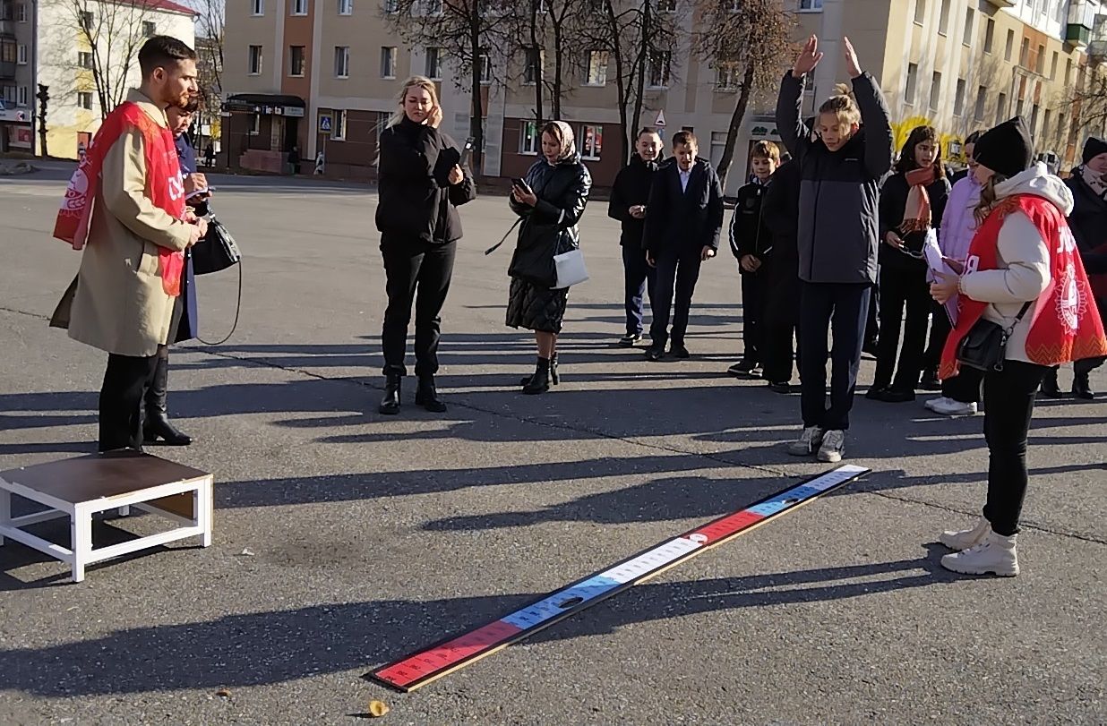 Лениногорскиның Үзәк мәйданында «Все СВОИ» марафоны уңаеннан акция үткәрелде (+фото һәм видео)