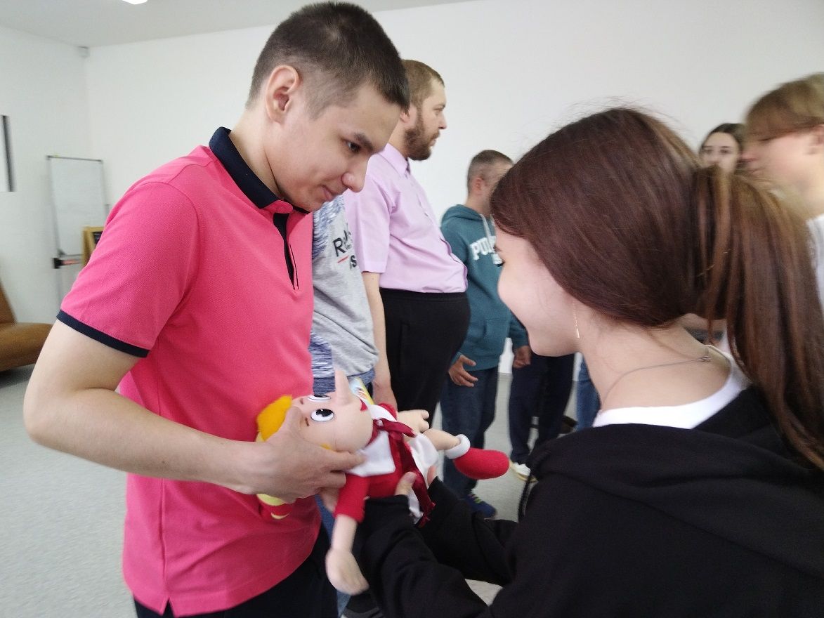 Лениногорскилылар мөмкинлекләре чикле булганнарга бүләкләр тапшырды (+фотолар)