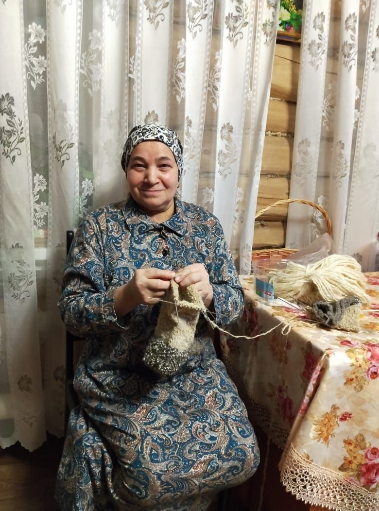 Шәһәр һәм районыбыз авылларында яшәүчеләр хәрбиләргә җылы оекбашлар бәйләү буенча берләште