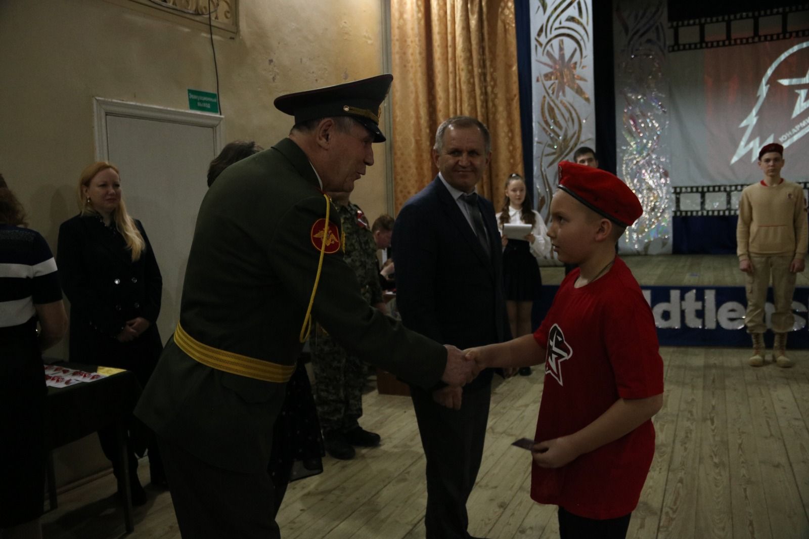 Яшь лениногорскилыларны яшь армияче сафларына кабул иттеләр