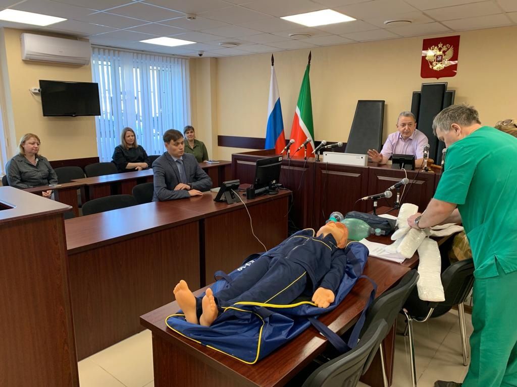 Лениногорск судьяларын беренче медицина ярдәме күрсәтергә өйрәттеләр