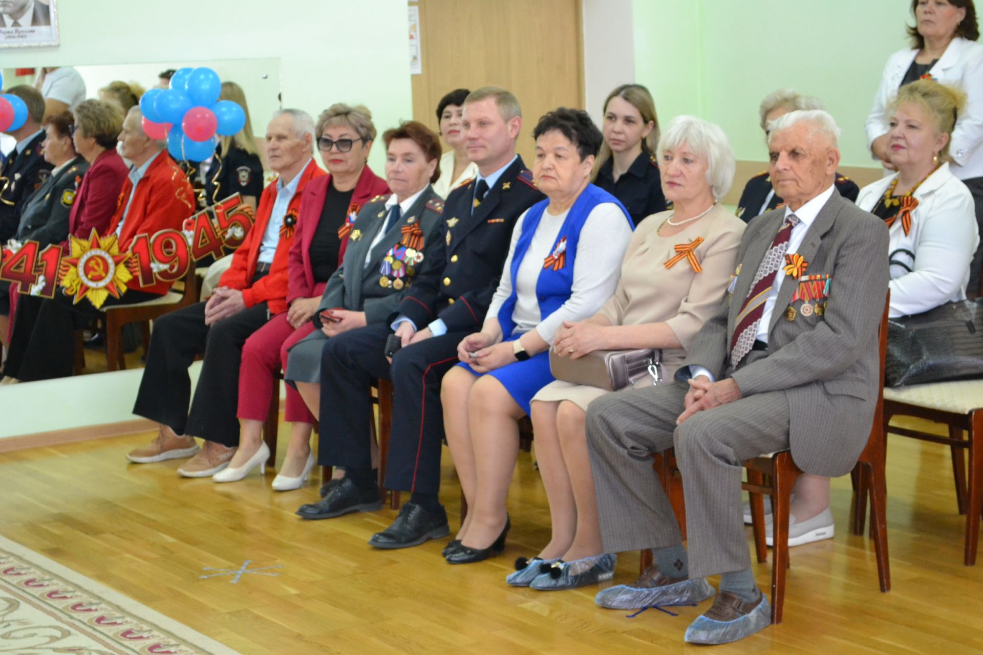 14нче балалар бакчасы нәниләре полиция ветераннарына концерт күрсәтте