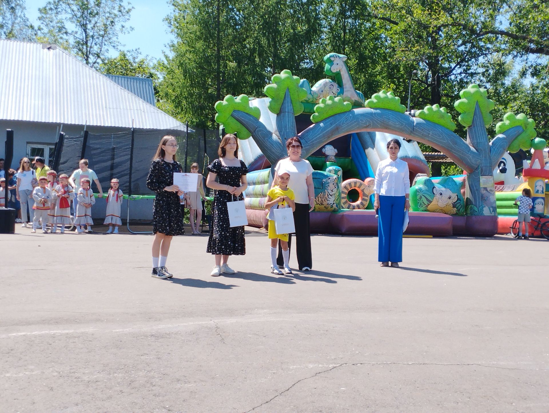 Халыкара балаларны яклау көне бәйрәмендә «Минем гаиләм-минем байлыгым» конкурсы җиңүчеләрен котладылар