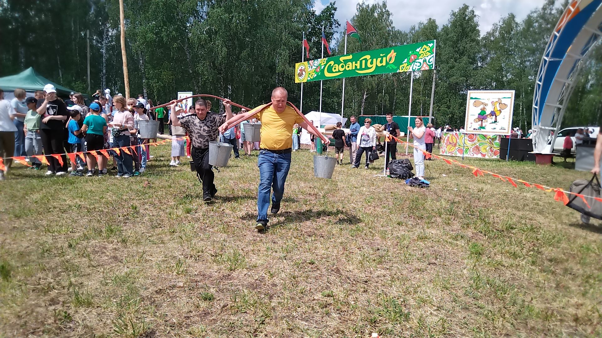 Сабантуйда халык уеннарында катнашучылар күп (+фотолар)