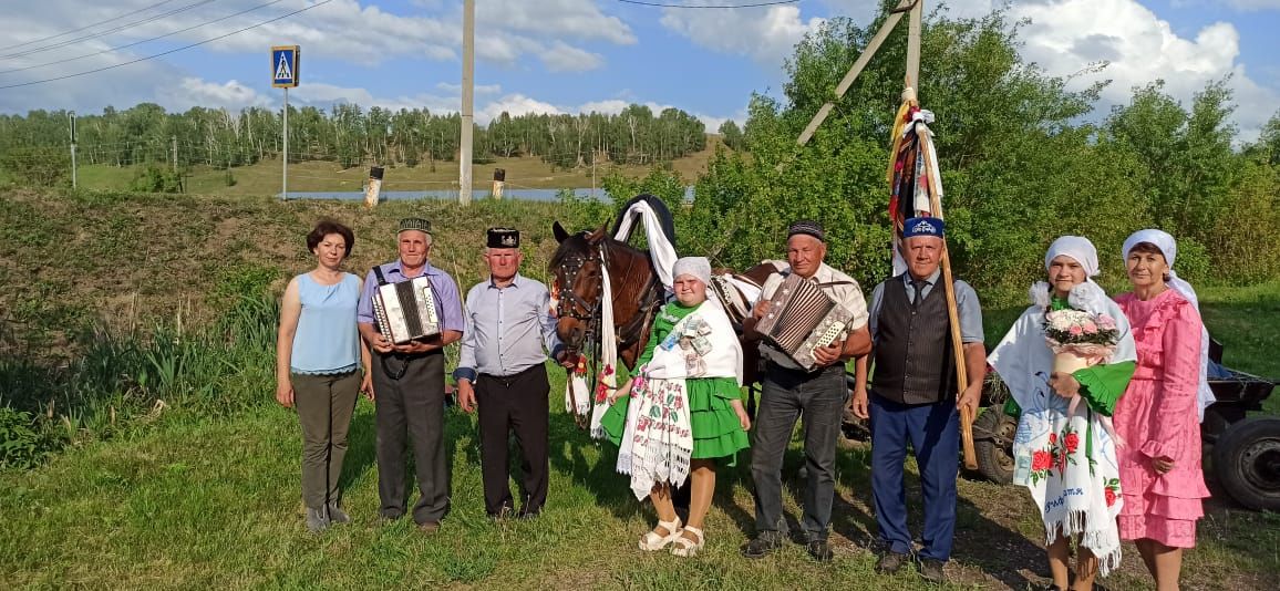 Таһир Шәмсуаров: урам буйлап капка төпләрендә татарның гасырлардан килгән җырларын башкардык