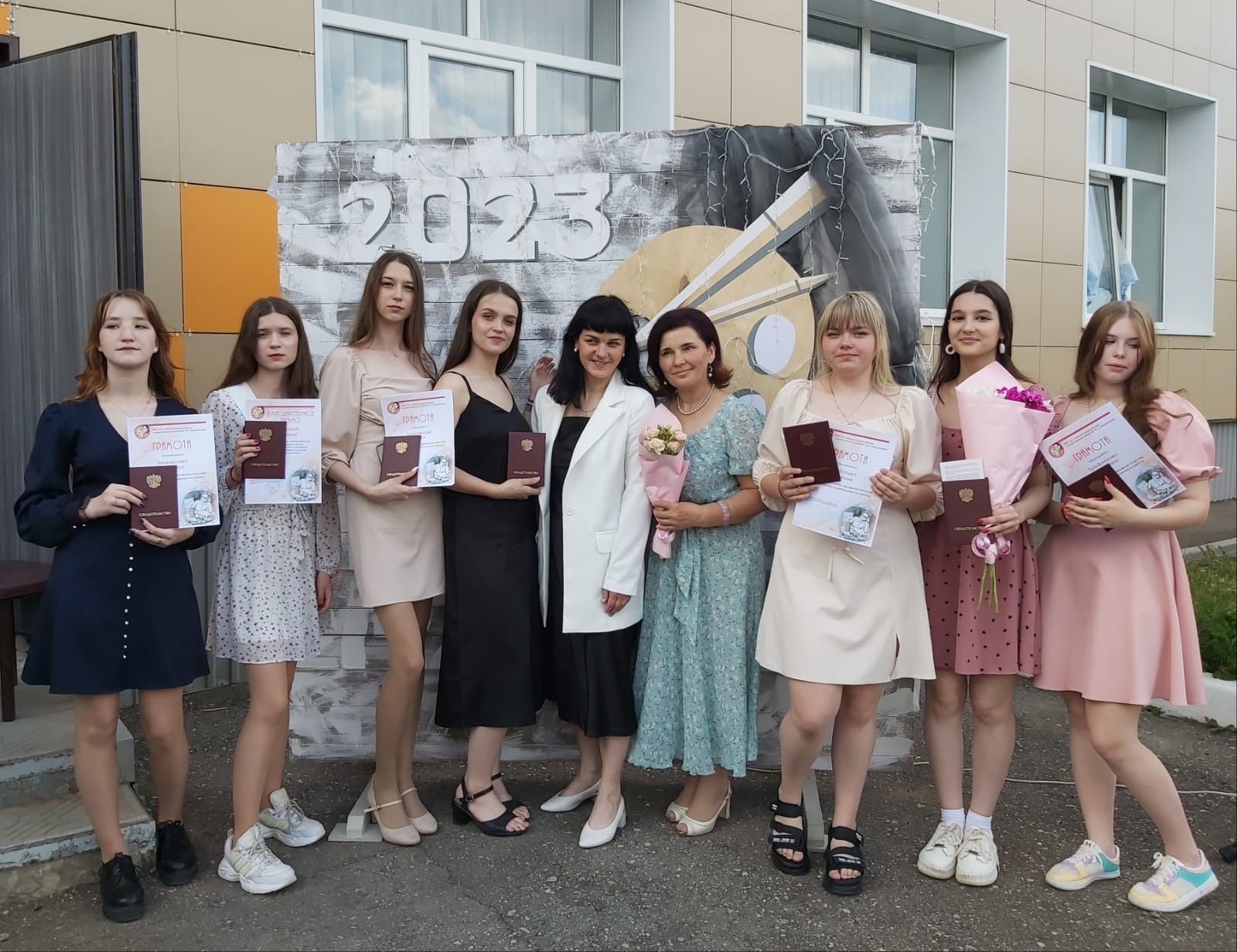 Лениногорскиның Балалар сәнгать мәктәбендә Чыгарылыш кичәсе узды