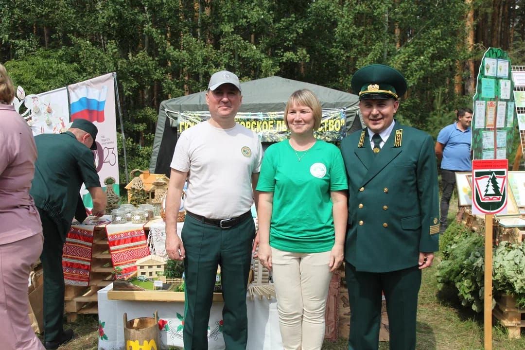 Лениногорскиның «Дубки» мәктәп урманчылыгы укучылары Кукмарада мәктәп урманчылыклары слетында катнашты