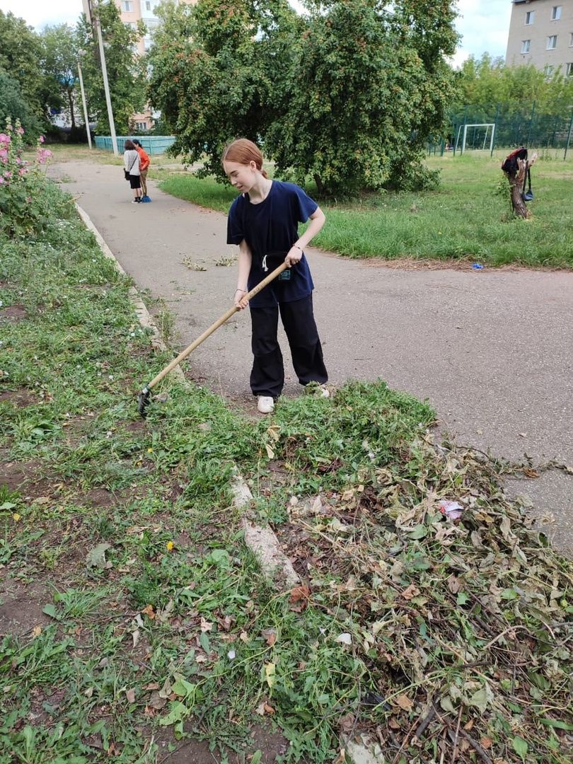 Лениногорск мәктәп яны участокларында җәй дәвамында эшләр бара