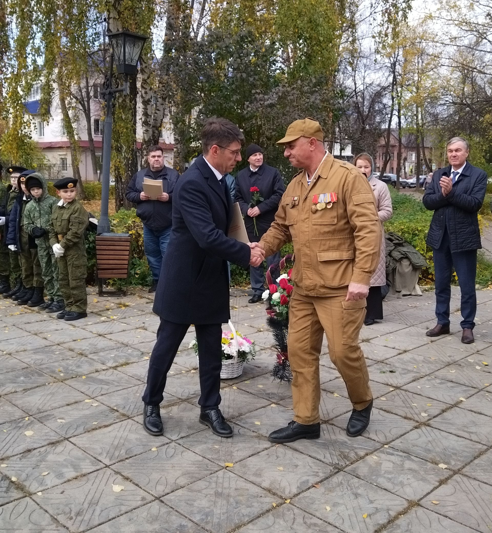 Лениногорскида реконструкциядән соң сугышчы-интернационалистларга һәйкәл ачылды (+фотолар)