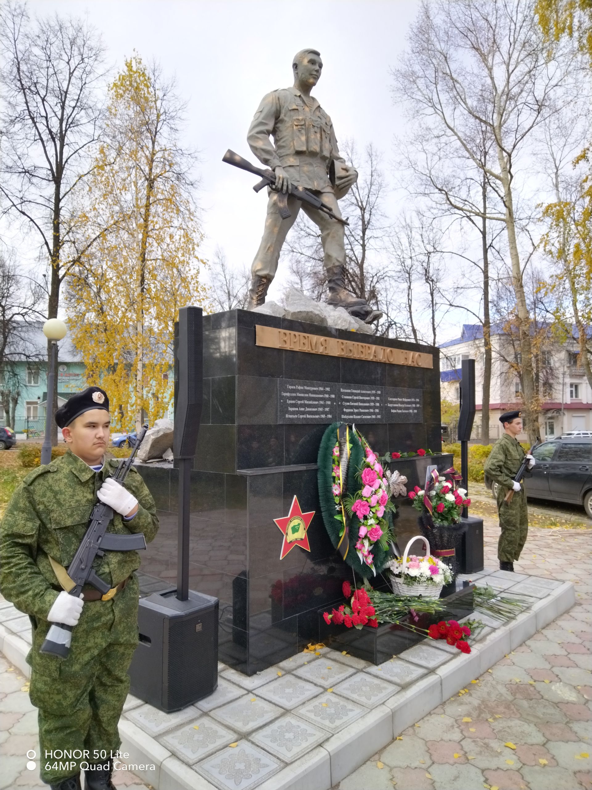 Лениногорскида реконструкциядән соң сугышчы-интернационалистларга һәйкәл ачылды (+фотолар)