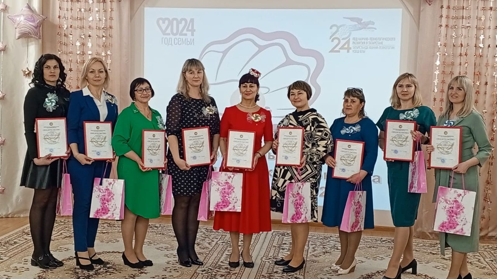 Лениногорск тәрбиячеләре “Ел тәрбиячесе” конкурсының зональ этабында катнаштылар