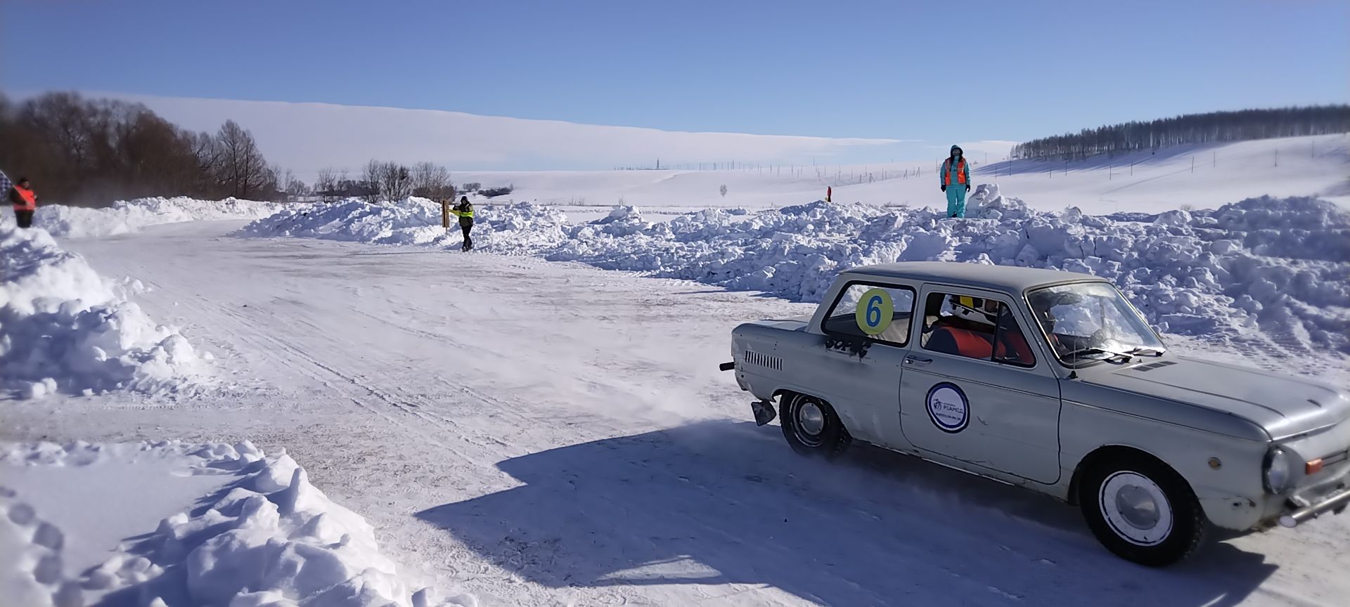 Лениногорскида запорожец автомобильләрендә ралли узышлар узды (+фото һәм видео)