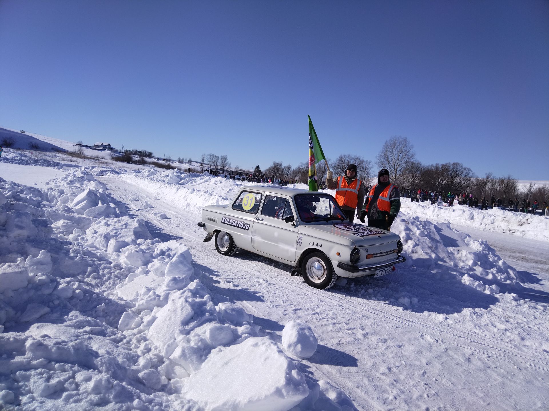 Лениногорскида запорожец автомобильләрендә ралли узышлар узды (+фото һәм видео)