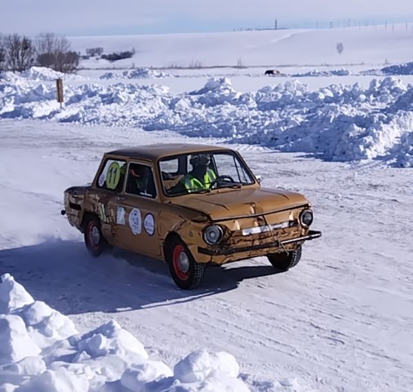 Лениногорскида запорожец автомобильләрендә ралли узышлар узды (+фото һәм видео)